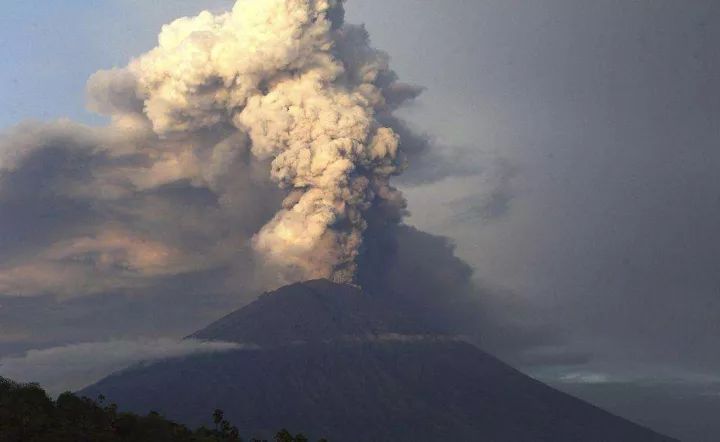 巴厘岛火山爆发最新消息，影响与应对措施